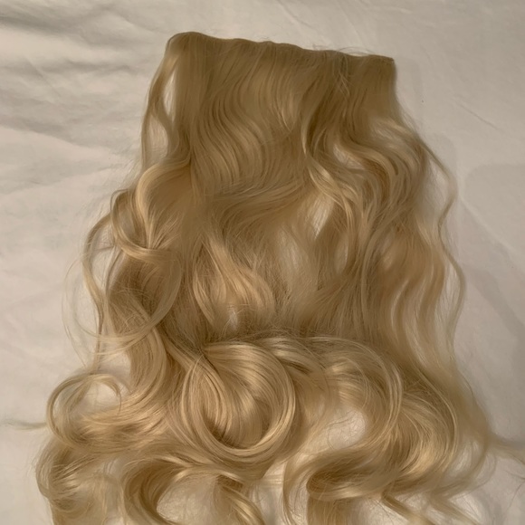 New Hair Extensions (4) 20" -3/4 And (1) 12” 3/4 Curly Wave - Picture 6 of 11